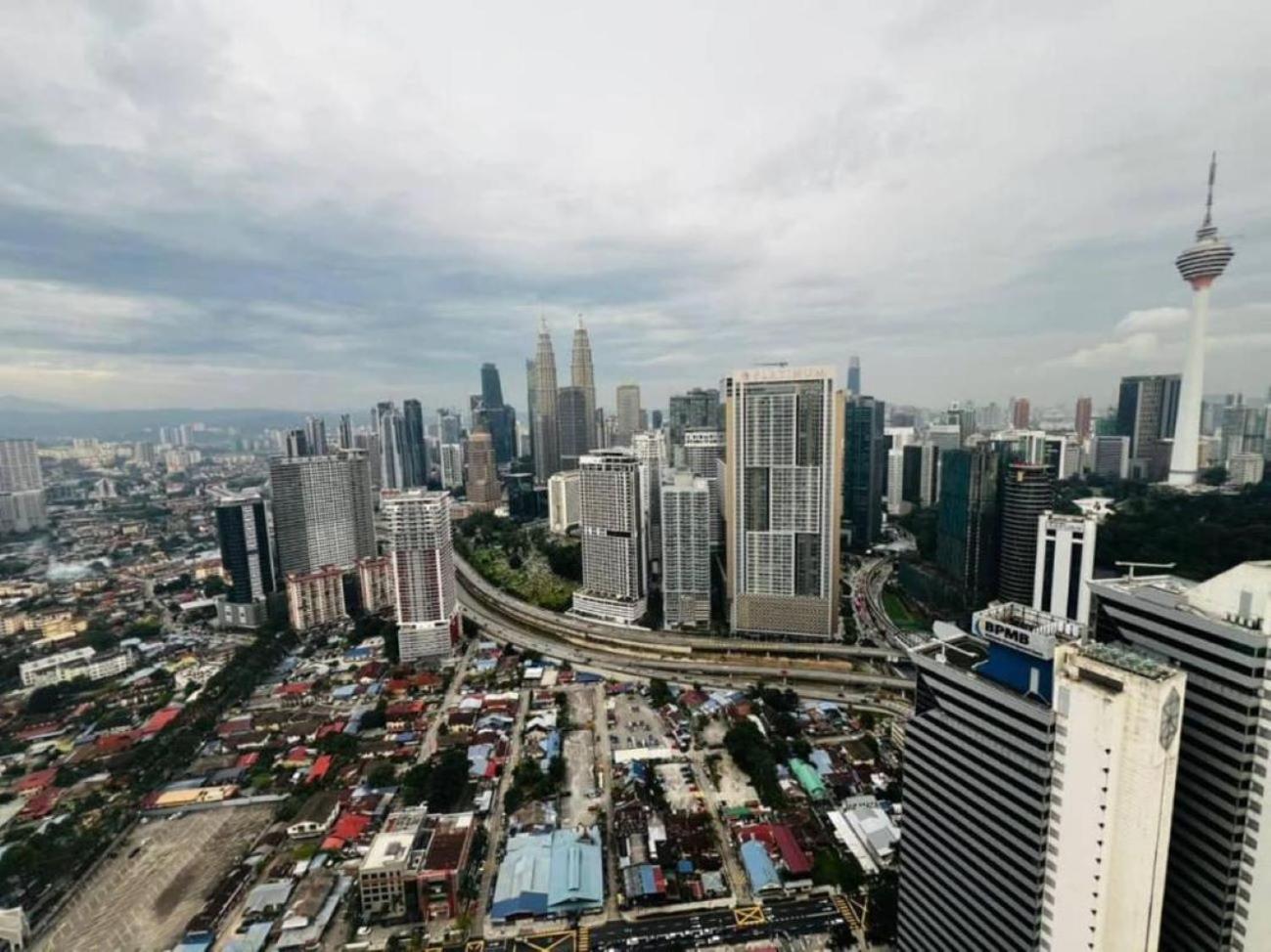 Apartamento The Luxe Colony Klcc By Sky Pool Kuala Lumpur Exterior foto
